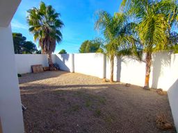 Jardín en chalet pareado de la urbanización El Secanet de Llíria