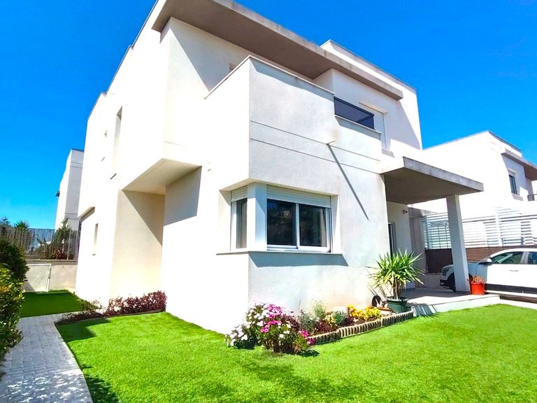 Fachada Pareado en Maravisa, La Pobla de Vallbona