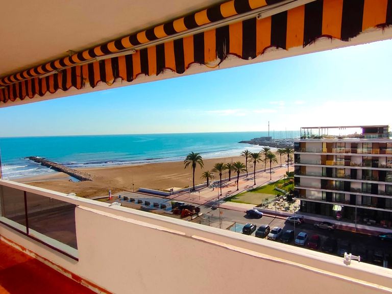 Vistas al mar desde una Terraza de un Piso en primera línea de La Playa de Farnals