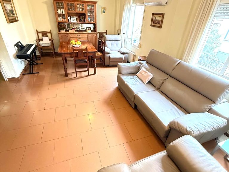 Salón de un Piso señorial en el barrio de la Pechina en Valencia