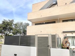 Terraza con cerramiento acristalado en Casa Pareada Urb. Villas L'Eliana - Maravisa