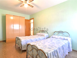 Dormitorio en piso del Carrer L'Alcalatén, 1 Torrent