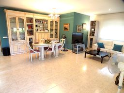 Salón comedor en chalet de Godelleta
