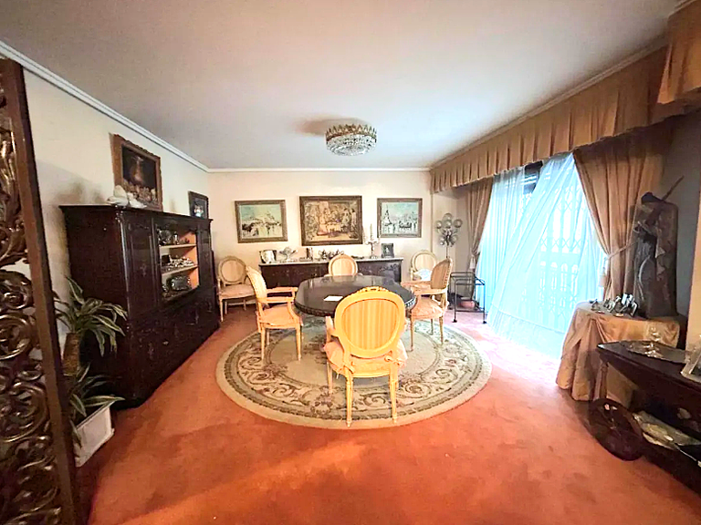 Gran Salón en Piso en Calle Félix Pizcueta en el barrio de Pla del Remei en el corazón de Valencia
