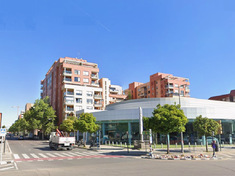 Fachada residencial en carrer Francesc Llopis i Viguer, Valencia