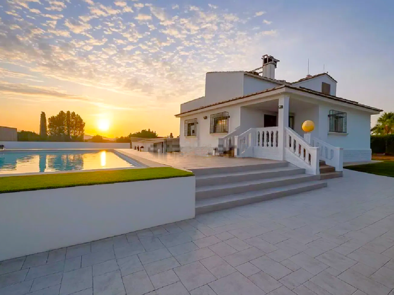Piscina Chalet en Av. Ricardo Tormo de Cheste