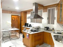 Cocina en gran piso señorial en Calle de Escolano, Valencia